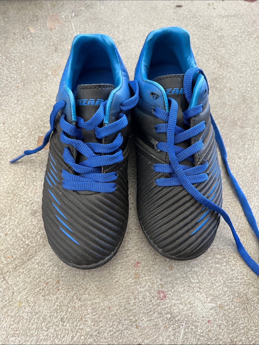 Indoor soccer cleats